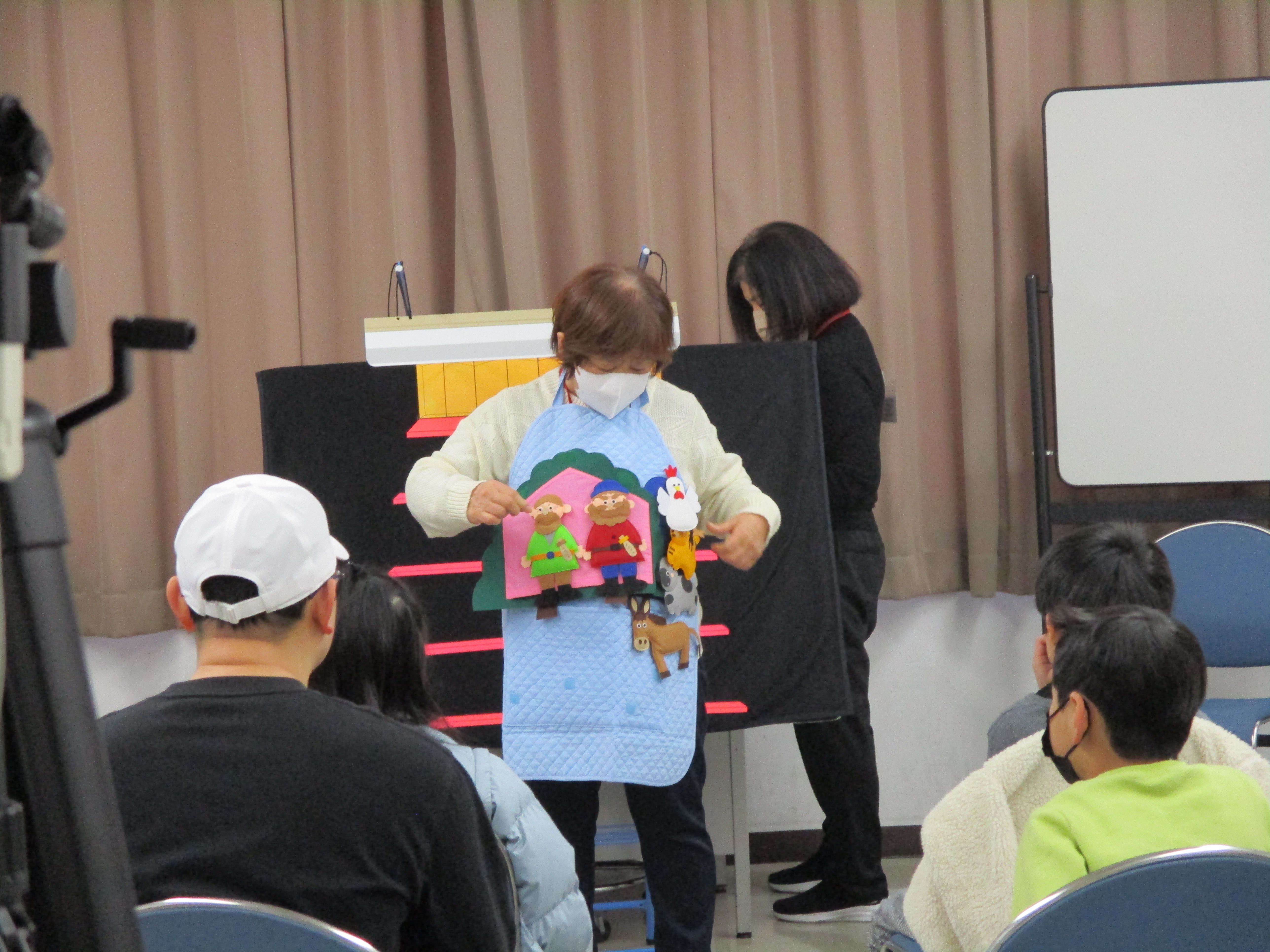城東図書館おはなし会の様子の写真2