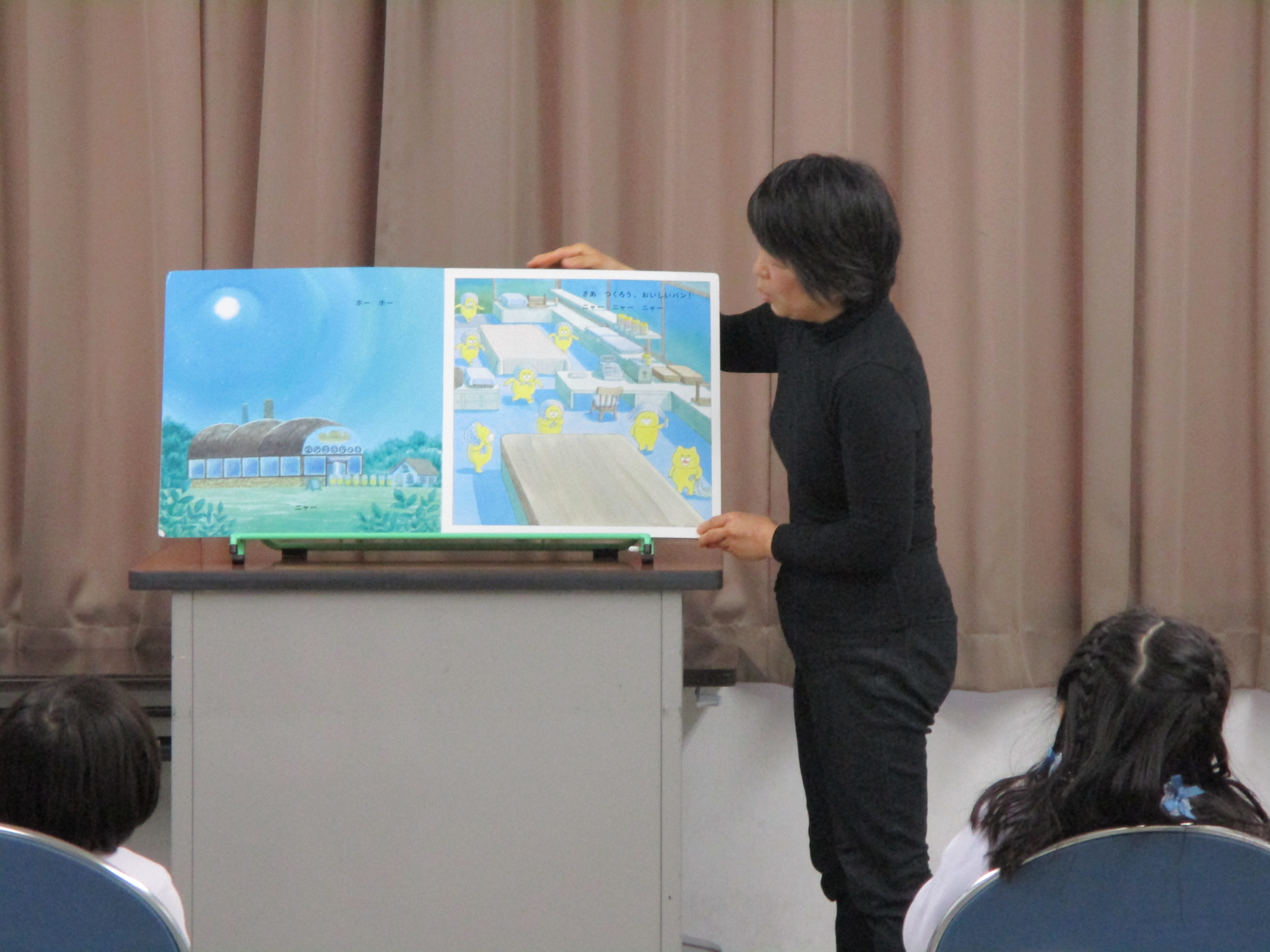 城東図書館おはなし会の様子の写真3